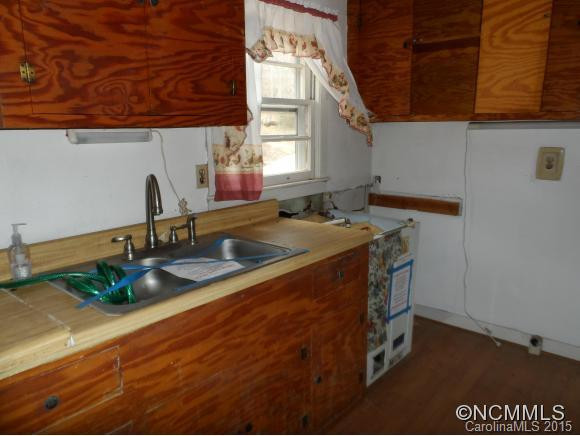 33 Tryphena Road - Photo 4