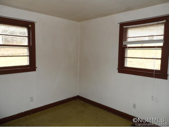 33 Tryphena Road - Photo 6