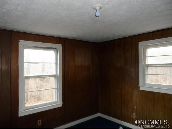33 Tryphena Road - Photo 7