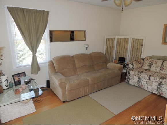 106 Pinetree Dr - Photo 5