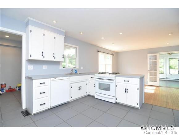 1185 Sandy Plains Road - Photo 8