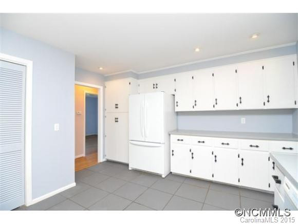 1185 Sandy Plains Road - Photo 9