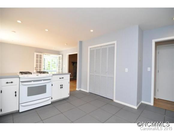 1185 Sandy Plains Road - Photo 10
