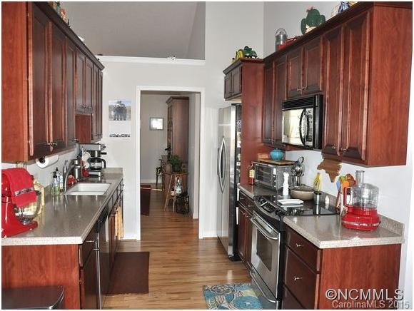 210 Bridle Path - Photo 3