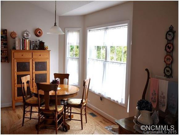 210 Bridle Path - Photo 4