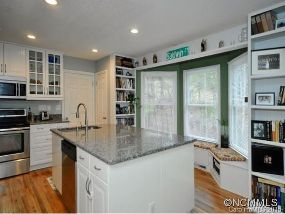 10 TWO OAKS DRIVE - Photo 2