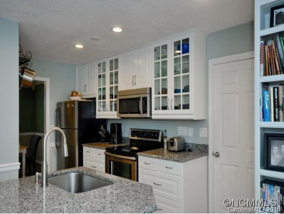 10 TWO OAKS DRIVE - Photo 4