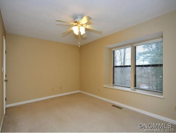 305 OAK PLACE - Photo 5