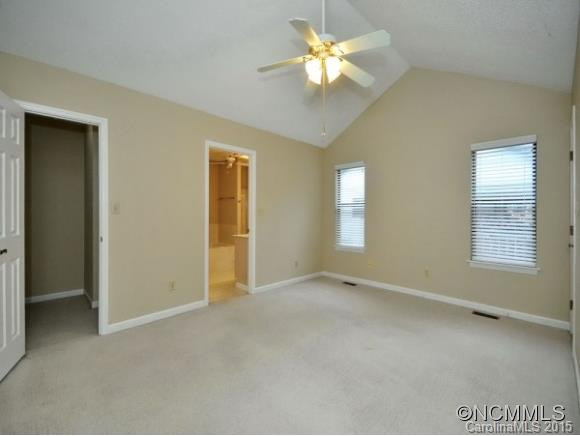 305 OAK PLACE - Photo 6