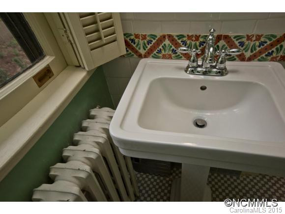 100 Edwin Place - Photo 16