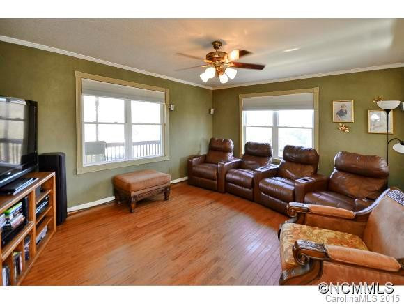 365 Spring Drive - Photo 4