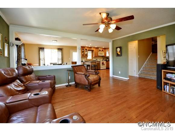 365 Spring Drive - Photo 8