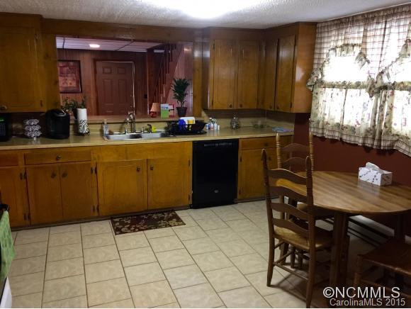 110 Pine Grove Street - Photo 2