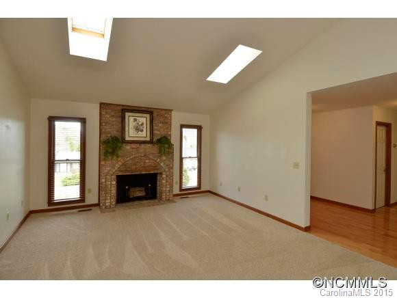 77 ROBERTS RIDGE DRIVE - Photo 3