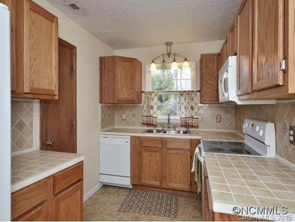 111 LAKE VIEW STREET - Photo 3