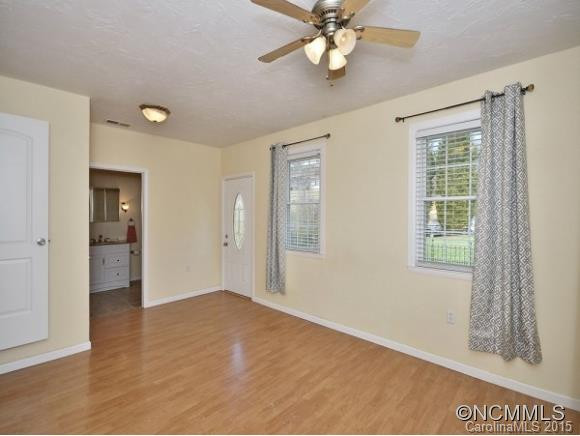 111 LAKE VIEW STREET - Photo 8