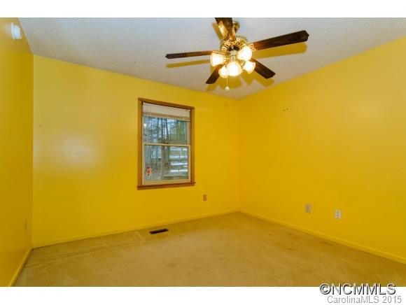 82 Suncrest Drive - Photo 12