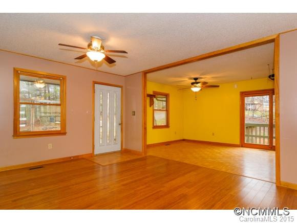 82 Suncrest Drive - Photo 3
