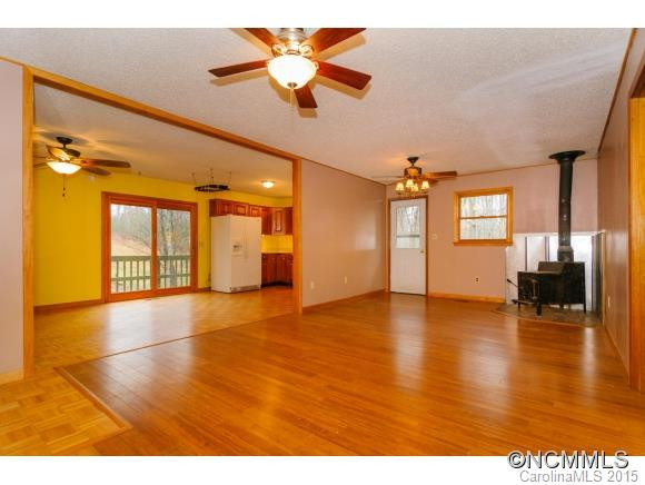 82 Suncrest Drive - Photo 4
