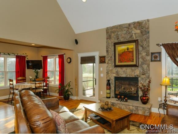 18 Lone Oak Drive - Photo 4