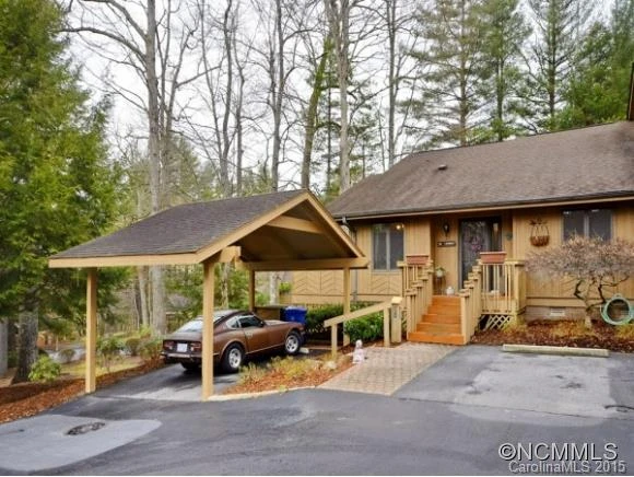 102 N. SCARLET OAK LANE