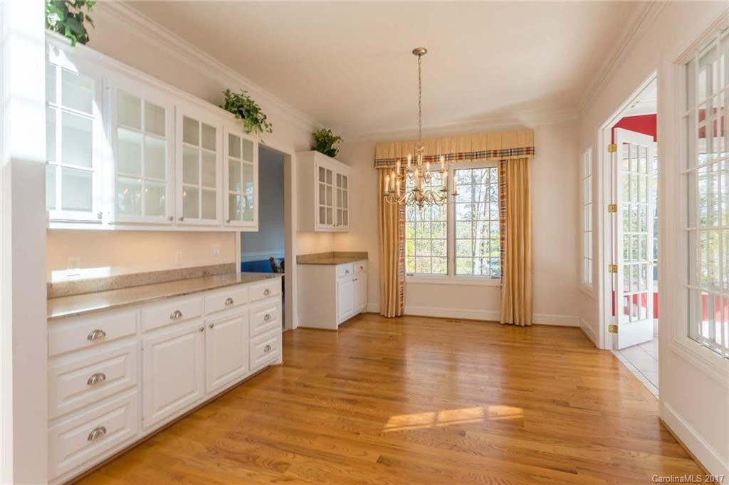 1846 Southpointe Dr - Photo 4