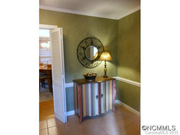 240 Ivy Drive - Photo 2