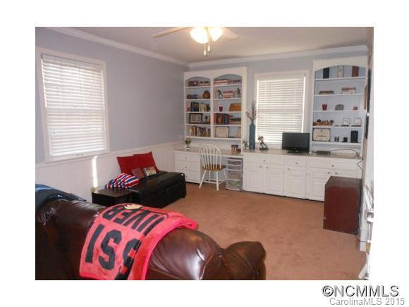 240 Ivy Drive - Photo 11