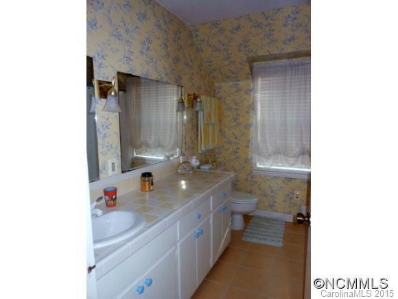 240 Ivy Drive - Photo 18