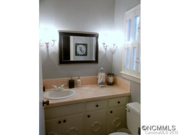 240 Ivy Drive - Photo 3