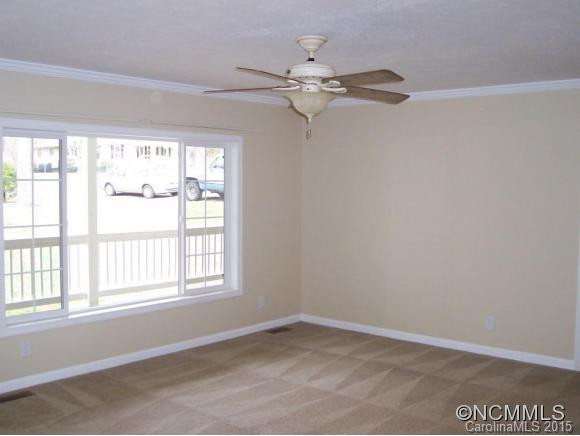 306 Stonewall Avenue - Photo 2