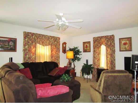 15 Caspian Way - Photo 2