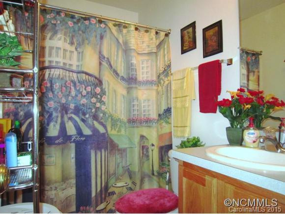 15 Caspian Way - Photo 14