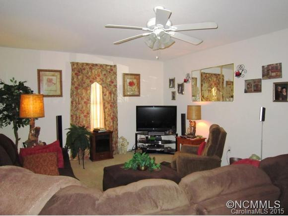 15 Caspian Way - Photo 3