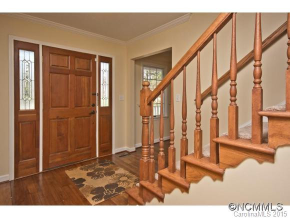 1002 Windsor Drive - Photo 2