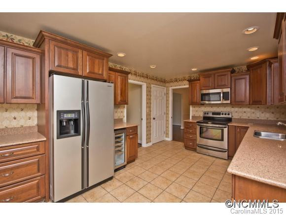 1002 Windsor Drive - Photo 4