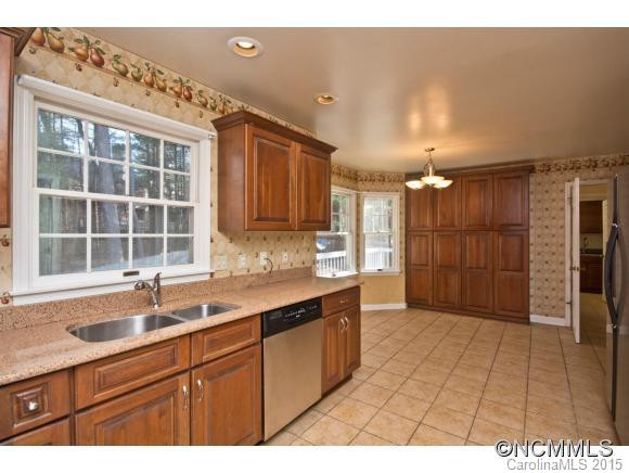 1002 Windsor Drive - Photo 5