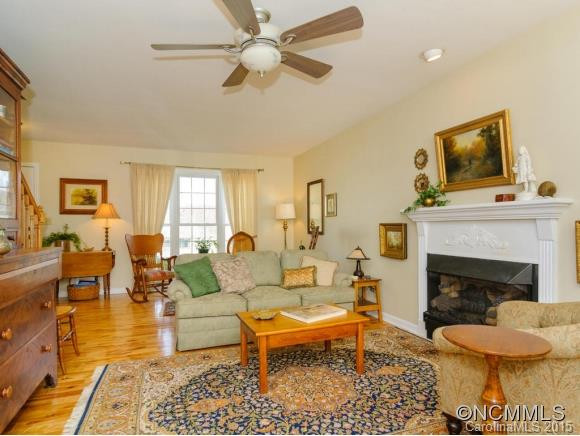24 Village East Court - Photo 2