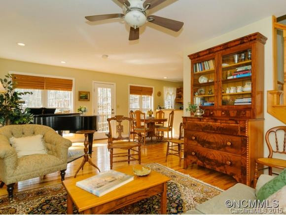 24 Village East Court - Photo 4