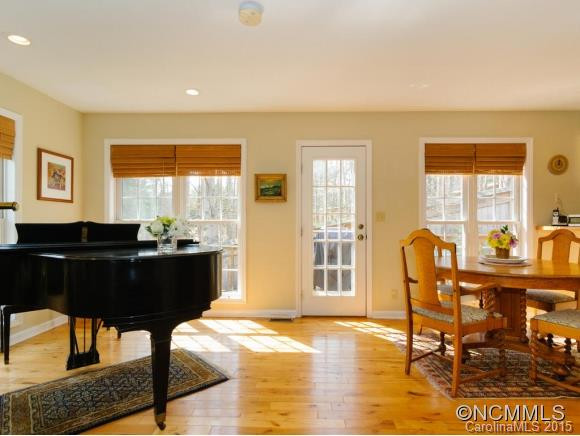 24 Village East Court - Photo 5