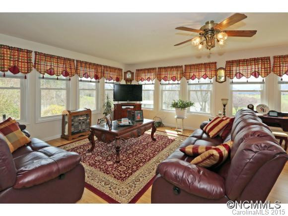 247 Woodlawn Circle - Photo 3