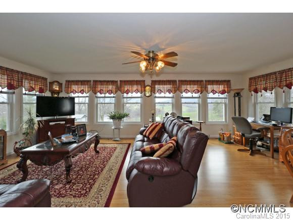 247 Woodlawn Circle - Photo 4