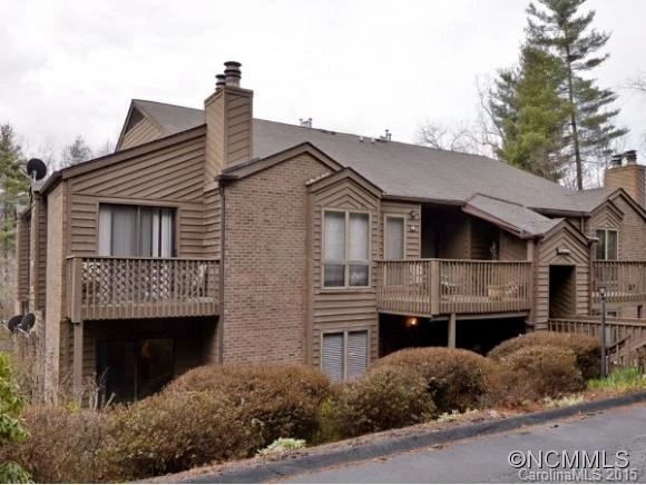25 EAST RAVENCROFT #D
