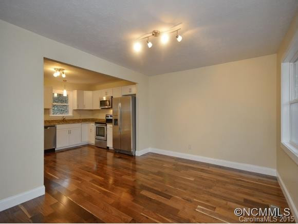 31 Moore Avenue - Photo 4