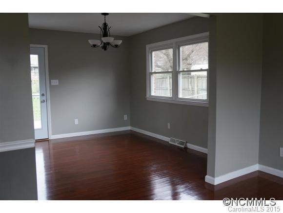121 Castlerock Drive - Photo 4
