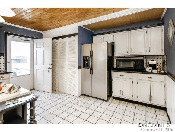 1 Thurland Ave - Photo 4