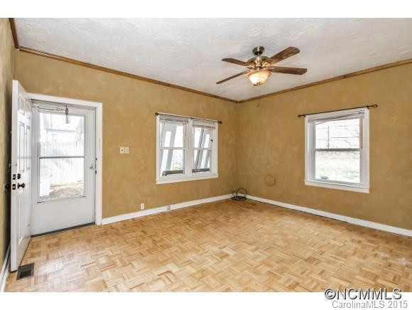 1 Thurland Ave - Photo 7