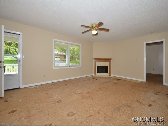 9 CLARION DRIVE - Photo 2