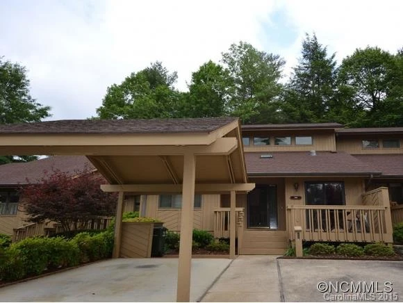 104 WHITE OAK DRIVE