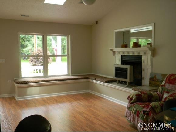 36 WOODMORE DRIVE - Photo 8